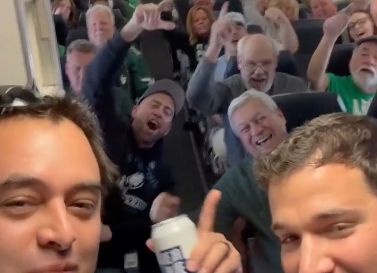 VIDEO: Pilot Joins Eagles Fans Chanting For Team  On Charter Flight To Super Bowl