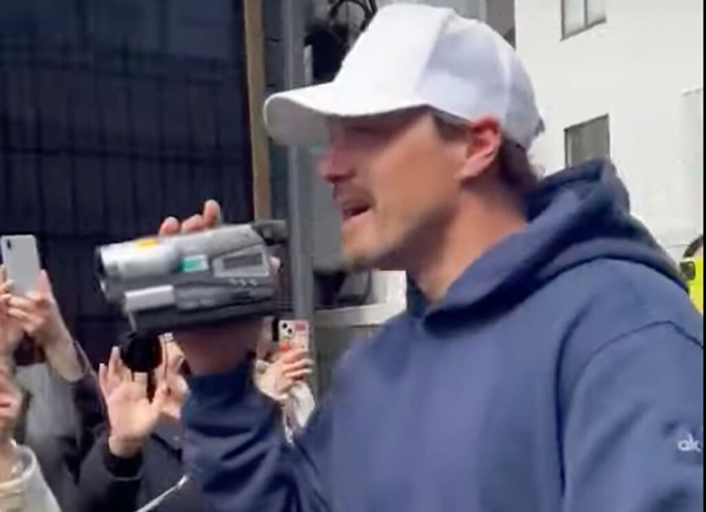 VIDEO: Dodgers’ Kike Hernandez Walks Tokyo Streets With Old-School Camcorder