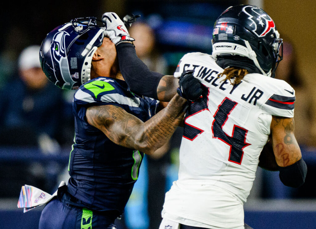 Referee Nate Jones Praised For Defusing Heated Sideline Clash Between Derek Stingly Jr. & Jaxon Smith-Njigba In Seahawks-Texans Game
