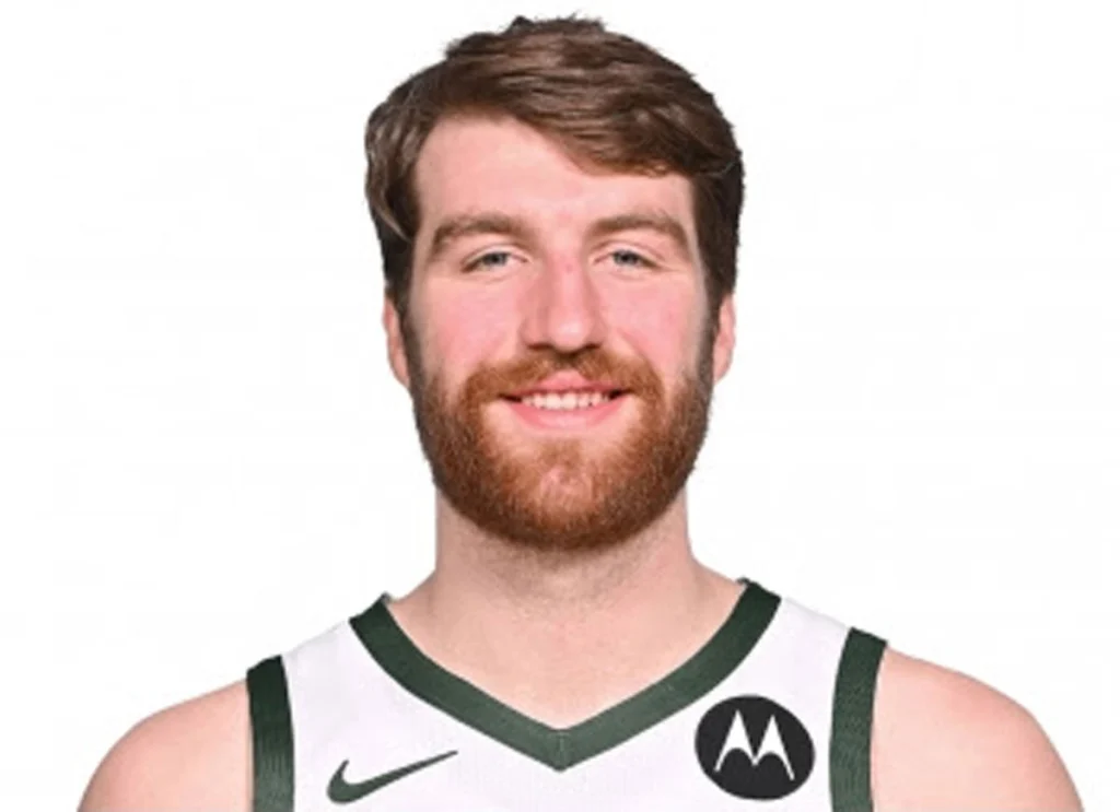 Drew Timme Scores 11 Points In First Lakers Start