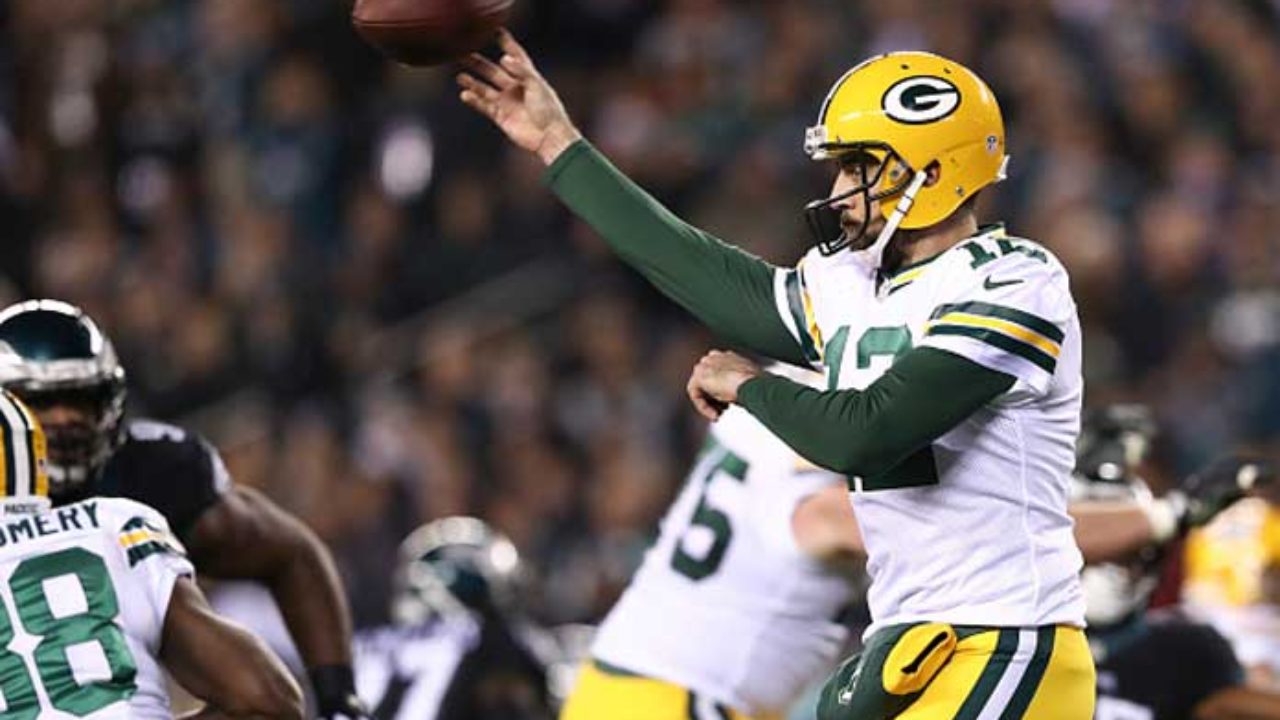 Packers QB Aaron Rodgers calls award voter 'a bum' following