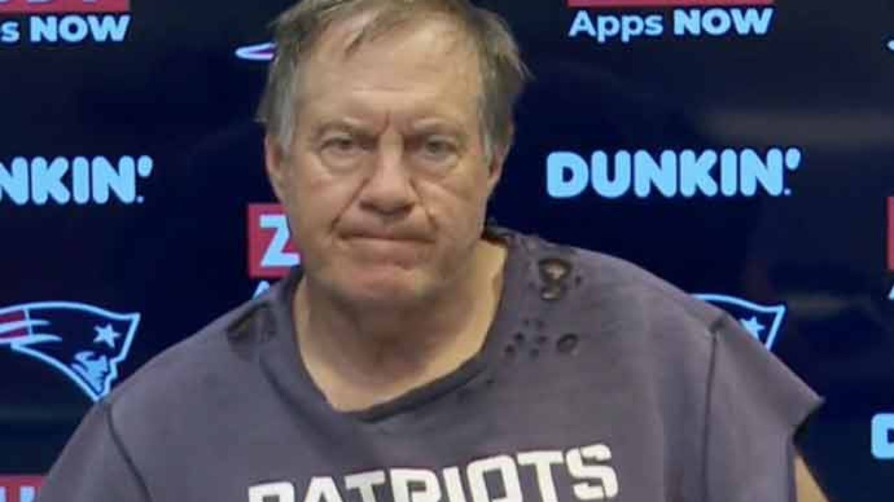 Bill Belichick's ripped sweatshirt, messy look leads to Twitter memes -  Sports Illustrated