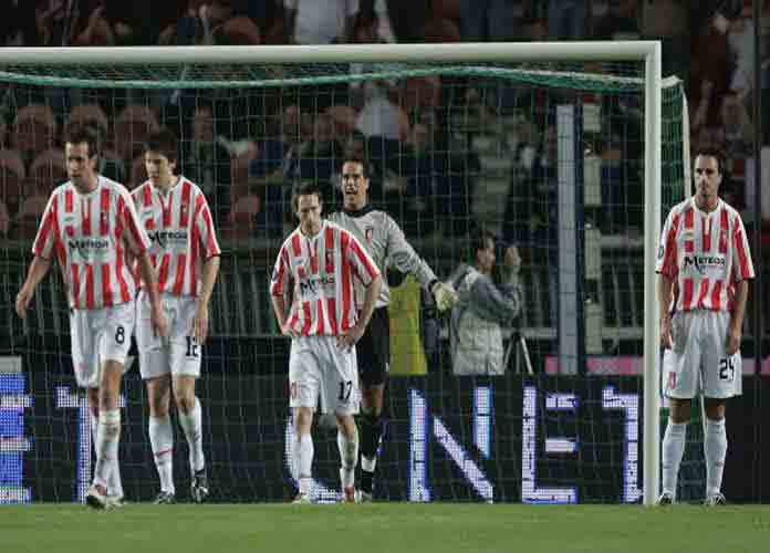 PARIS - SEPTEMBER 28: Derry City players look dejected ...