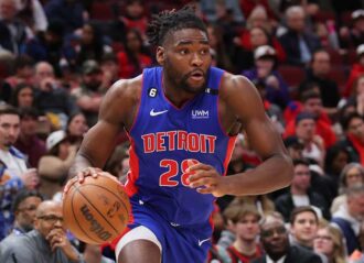 CHICAGO, ILLINOIS - DECEMBER 30: Isaiah Stewart #28 of the Detroit Pistons dribbles against the Chicago Bulls during the second half at United Center on December 30, 2022 in Chicago, Illinois. NOTE TO USER: User expressly acknowledges and agrees that, by downloading and or using this photograph, User is consenting to the terms and conditions of the Getty Images License Agreement. (Photo by Michael Reaves/Getty Images,)