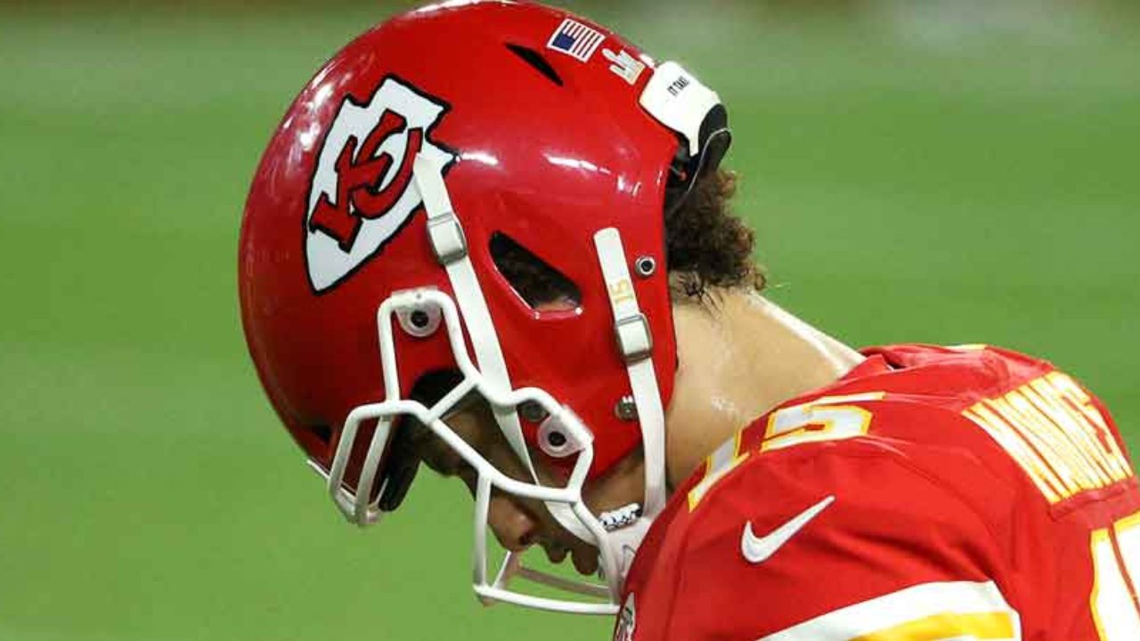 Patrick Mahomes restructures contract with Kansas City Chiefs for record  4-year deal