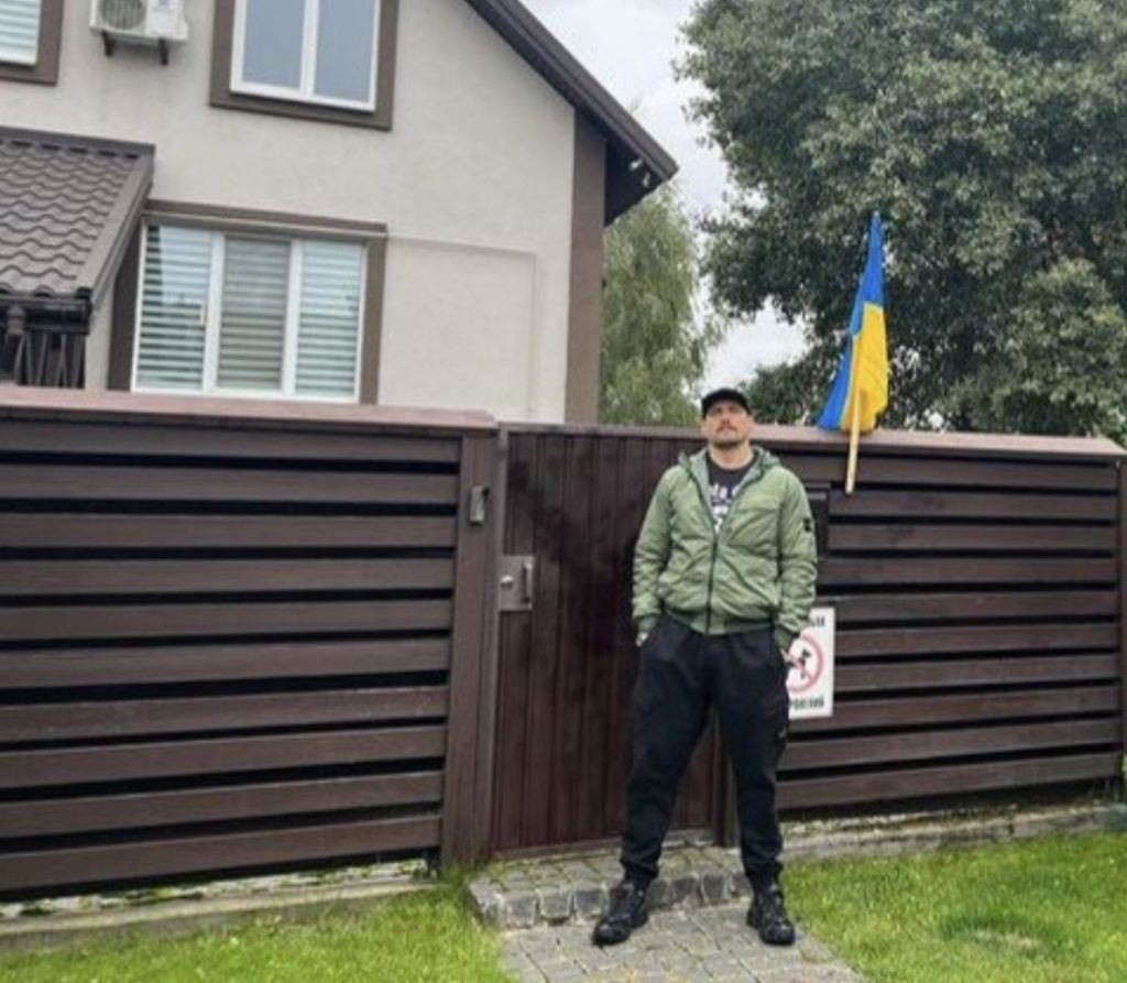 Oleksandr Usyk Celebrates Ukrainian Homecoming After Russian Withdrawal